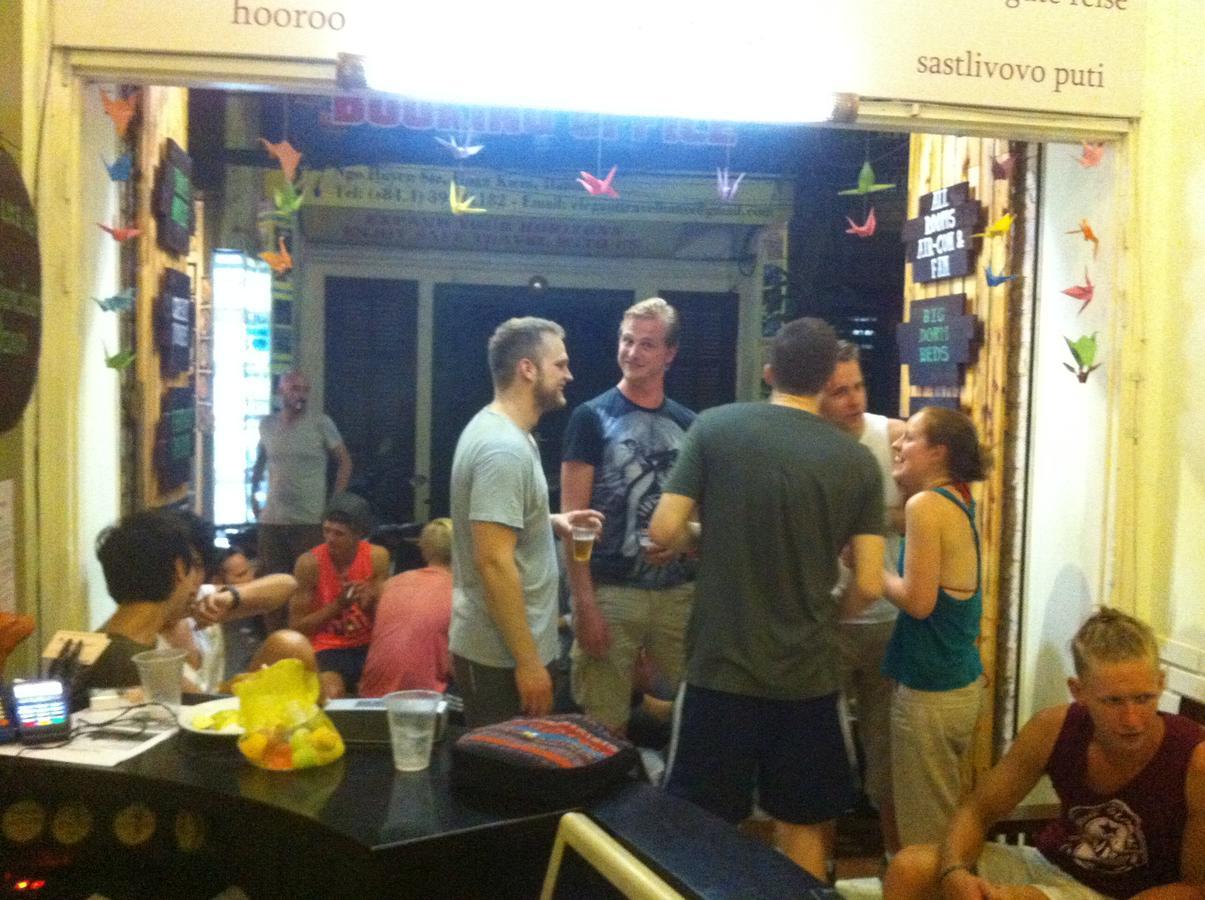 Hanoi Massive Hostel Buitenkant foto