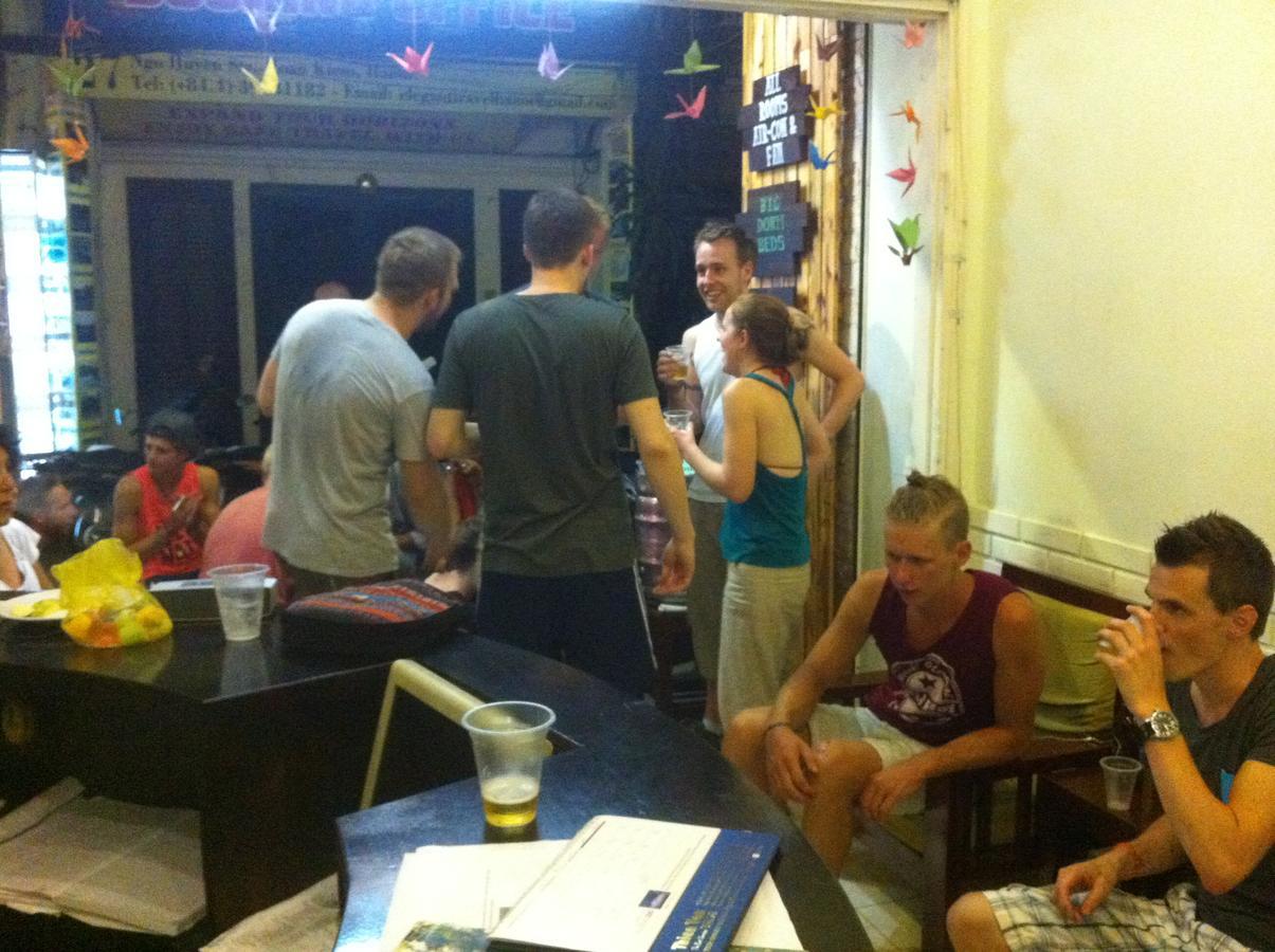 Hanoi Massive Hostel Buitenkant foto