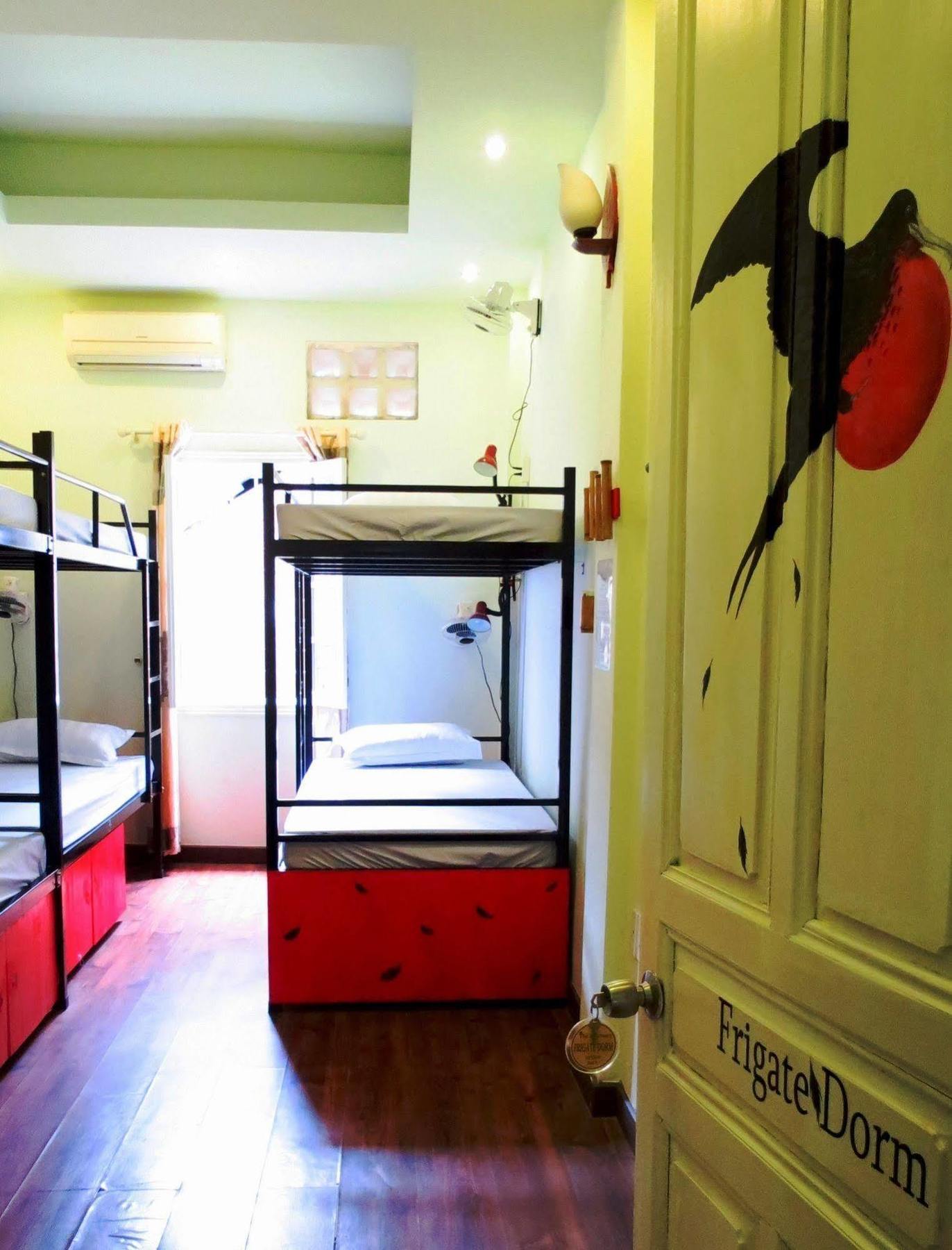 Hanoi Massive Hostel Buitenkant foto