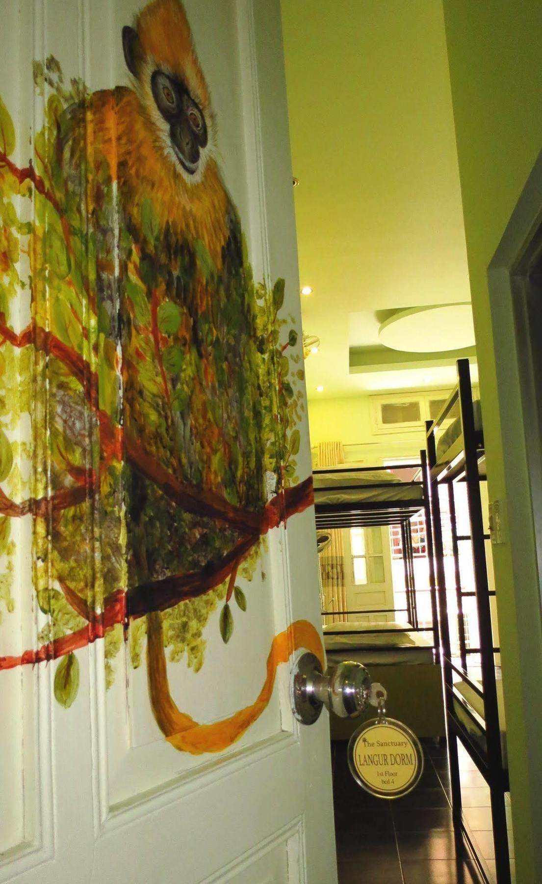 Hanoi Massive Hostel Buitenkant foto