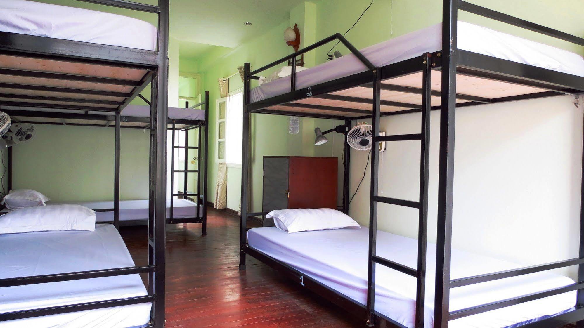 Hanoi Massive Hostel Buitenkant foto