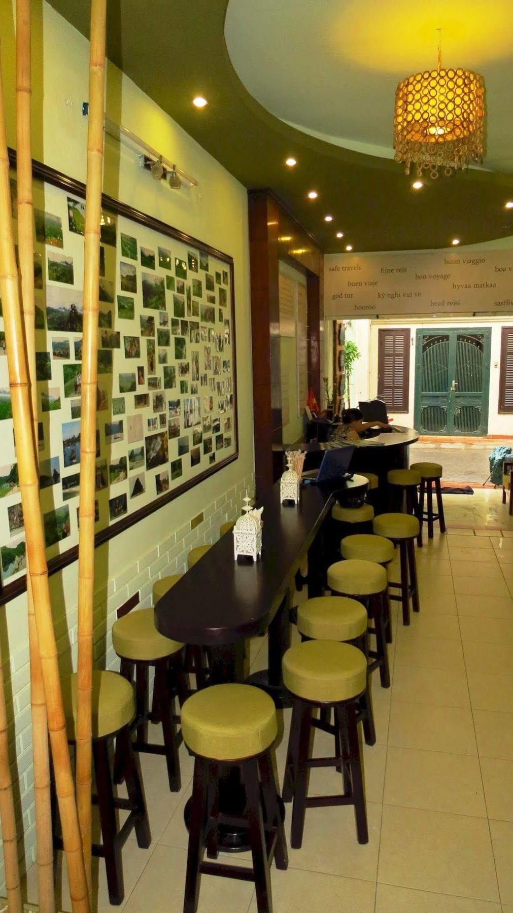 Hanoi Massive Hostel Buitenkant foto