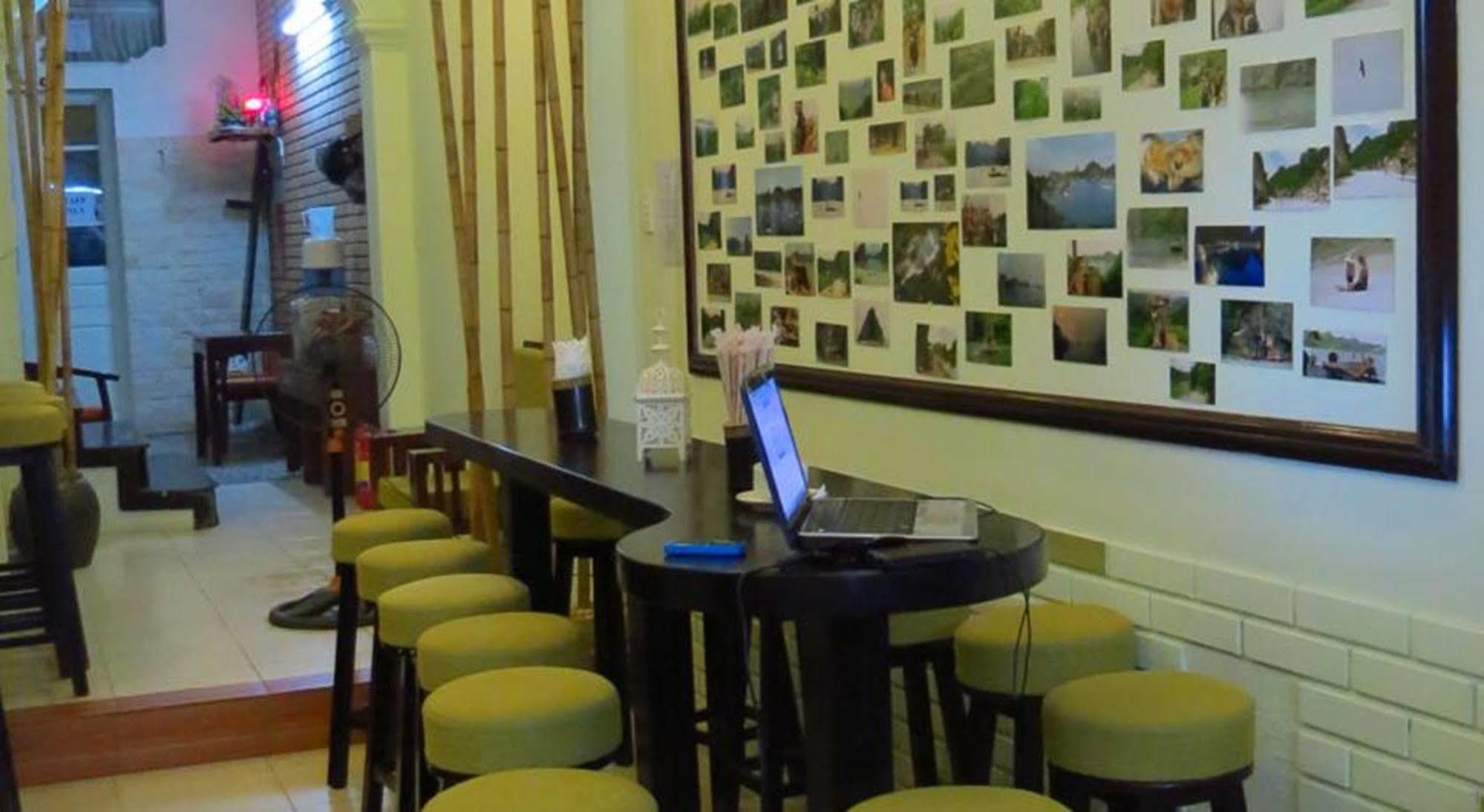Hanoi Massive Hostel Buitenkant foto