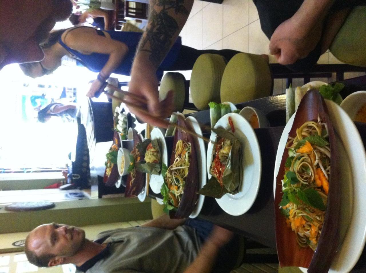 Hanoi Massive Hostel Buitenkant foto