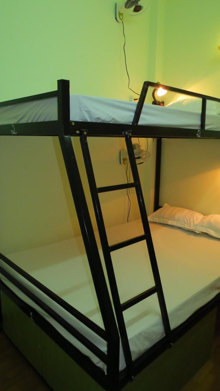 Hanoi Massive Hostel Buitenkant foto
